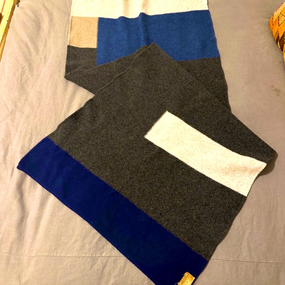 Lane d’olympia wrap/scarf 65 x 26 inches made in italy